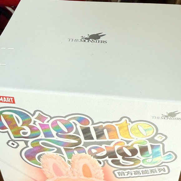 Big into Energy labubu LOVE - Picture 14 of 15